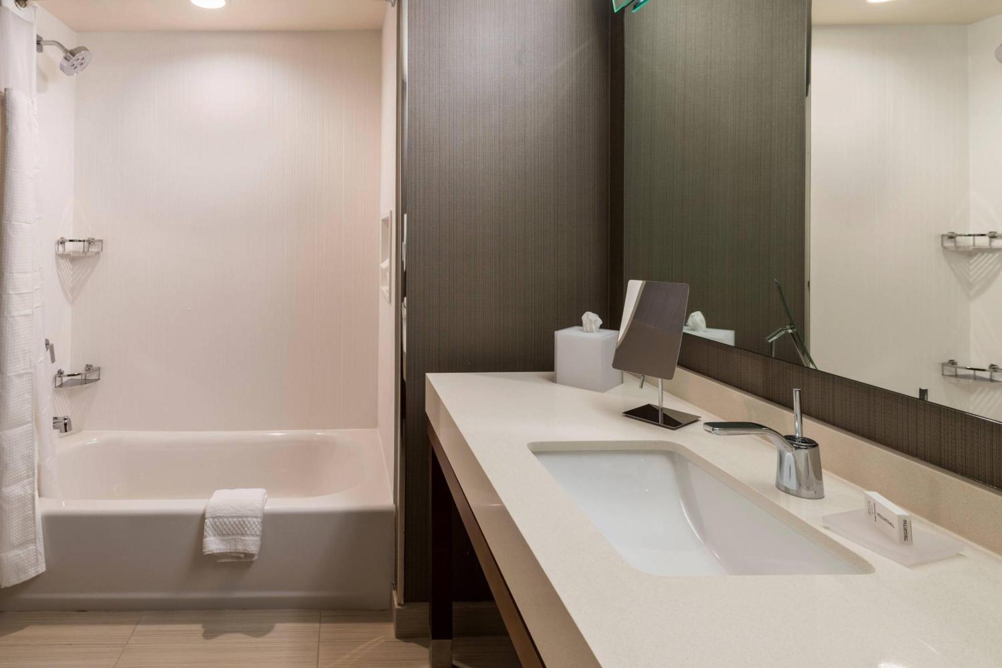 Courtyard By Marriott Tampa Northwest/Veterans Expressway Hotel West Chase Exterior photo